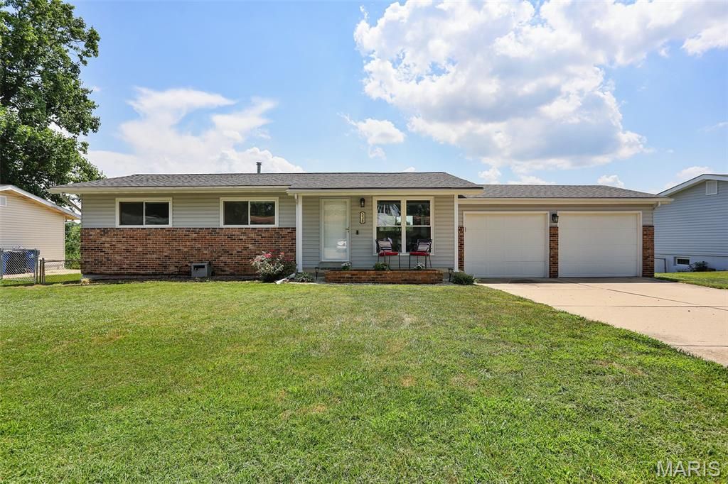 538 Aqua Ridge Drive, St Louis, MO 63129