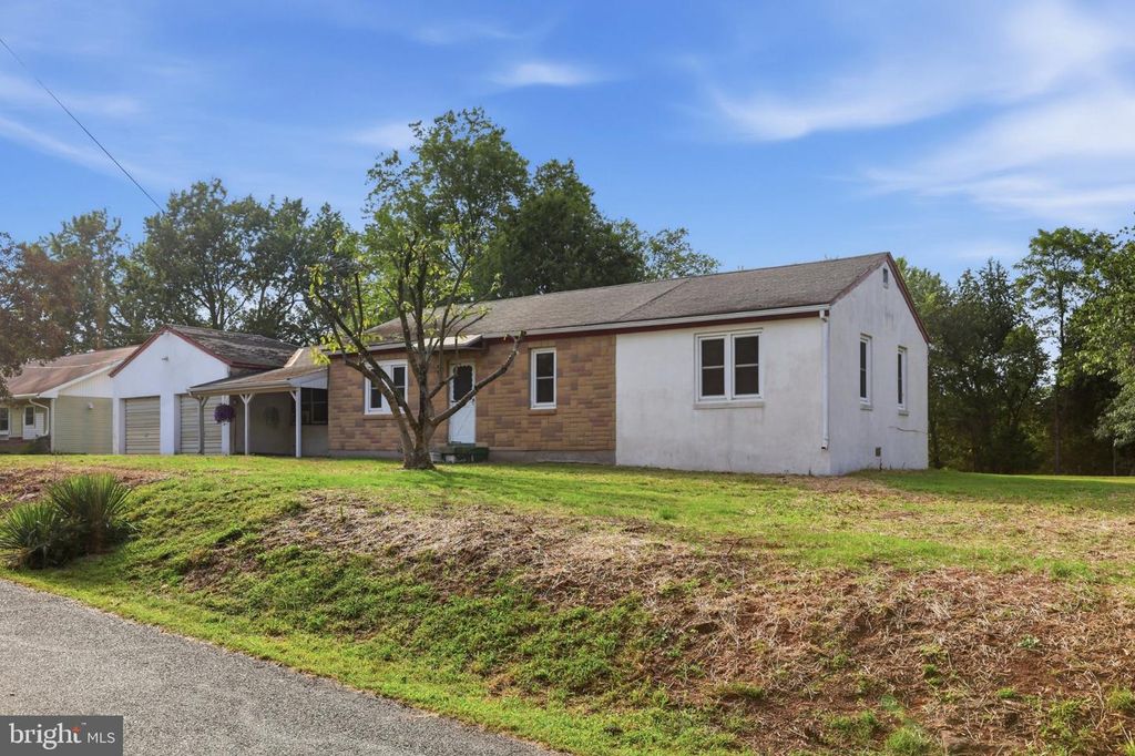 1033 WALT RD, PENNSBURG, PA 18073 — photo 3