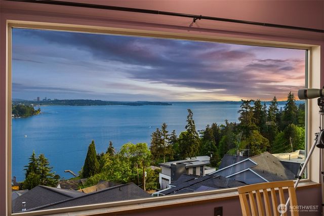8909 NE 118th Place, Kirkland, WA 98034