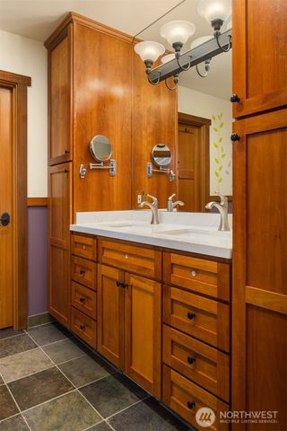 8909 NE 118th Place, Kirkland, WA 98034