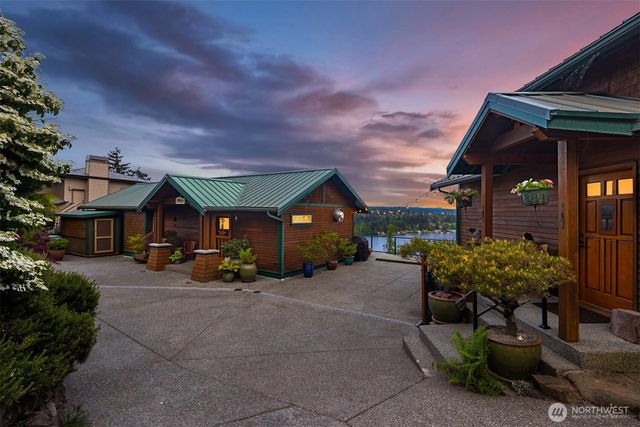 8909 NE 118th Place, Kirkland, WA 98034