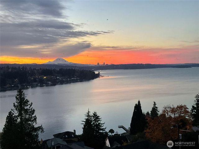 8909 NE 118th Place, Kirkland, WA 98034