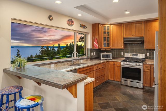8909 NE 118th Place, Kirkland, WA 98034