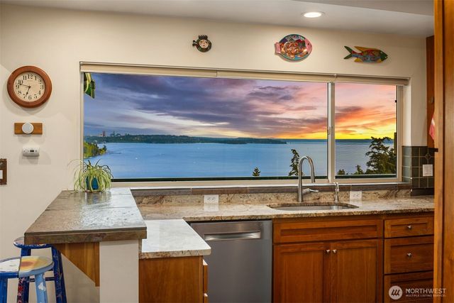 8909 NE 118th Place, Kirkland, WA 98034