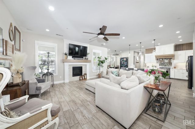 3406 Wicklow Court, Bakersfield, CA 93314