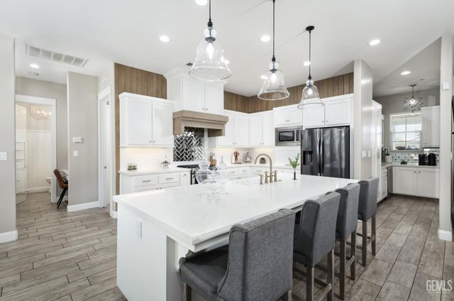 3406 Wicklow Court, Bakersfield, CA 93314