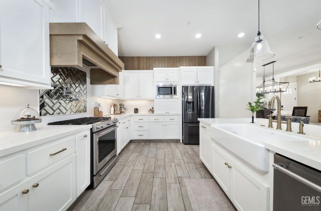 3406 Wicklow Court, Bakersfield, CA 93314