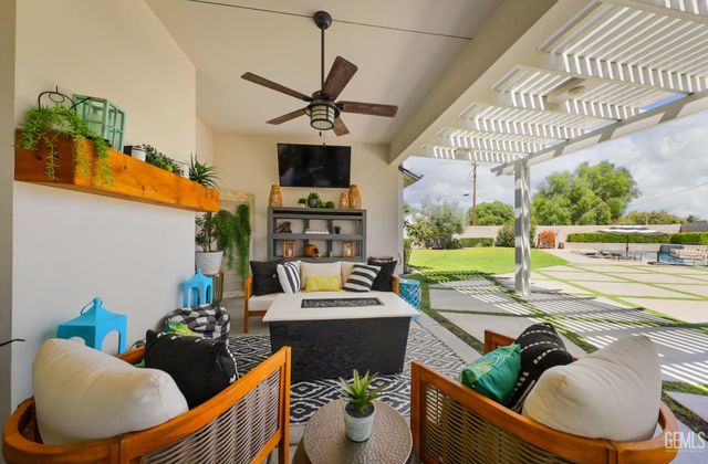 3406 Wicklow Court, Bakersfield, CA 93314