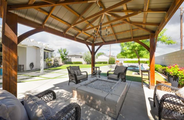 3406 Wicklow Court, Bakersfield, CA 93314