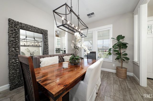3406 Wicklow Court, Bakersfield, CA 93314
