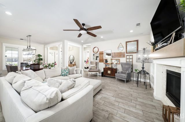 3406 Wicklow Court, Bakersfield, CA 93314