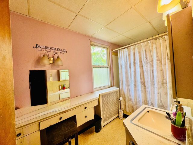 24 Falcon Lane, Greenhills, OH 45218
