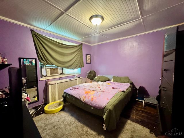 24 Falcon Lane, Greenhills, OH 45218