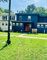 24 Falcon Lane, Greenhills, OH 45218