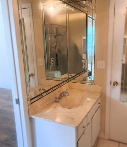 397 Lacy DR B, Elgin, TX 78621