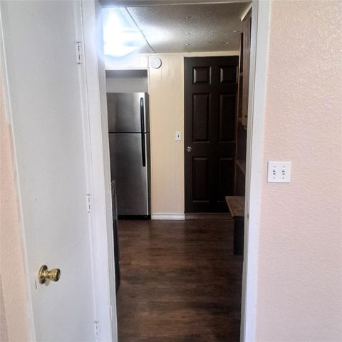 397 Lacy DR B, Elgin, TX 78621