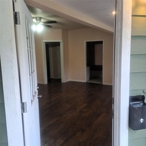 397 Lacy DR B, Elgin, TX 78621