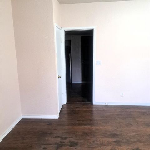 397 Lacy DR B, Elgin, TX 78621