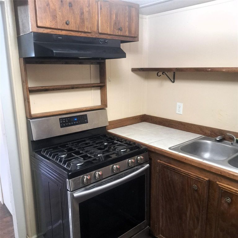 397 Lacy DR B, Elgin, TX 78621