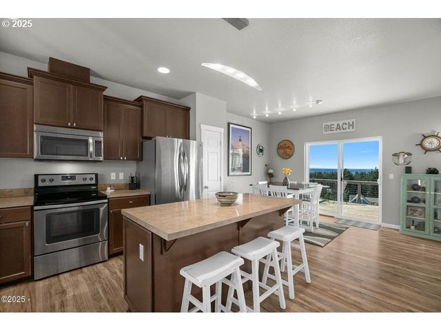 4119 Se KEEL Way, Lincoln City, OR 97367