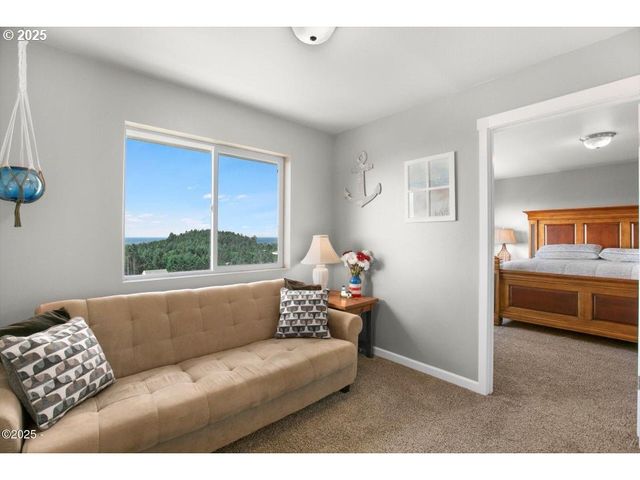 4119 Se KEEL Way, Lincoln City, OR 97367