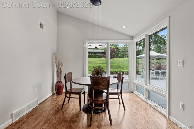 3885 Oakland Drive, Bloomfield Hills, MI 48301