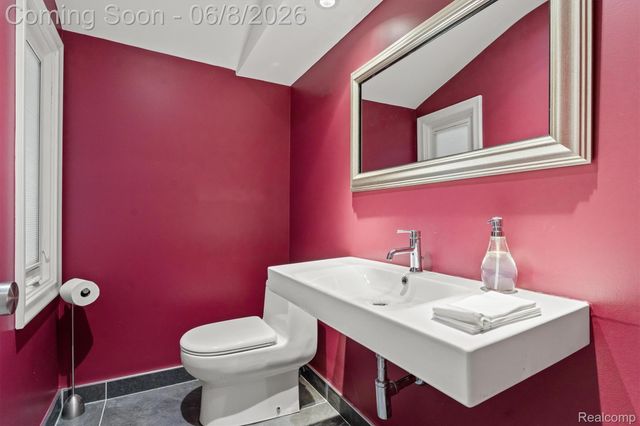 3885 Oakland Drive, Bloomfield Hills, MI 48301