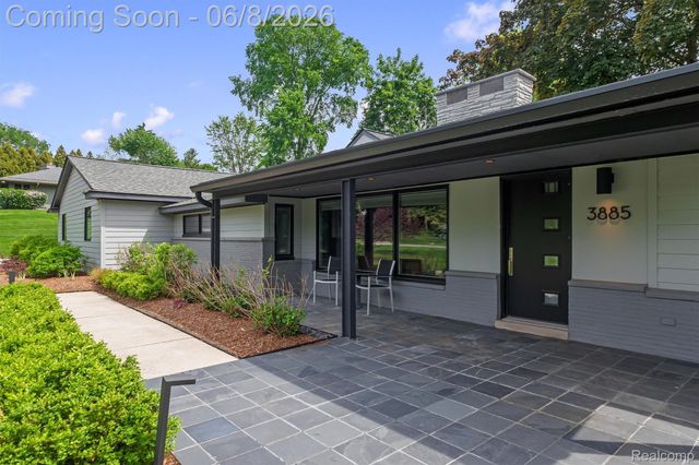 3885 Oakland Drive, Bloomfield Hills, MI 48301