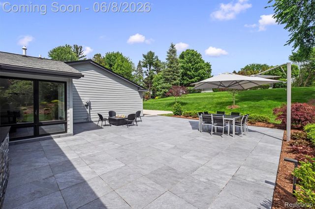 3885 Oakland Drive, Bloomfield Hills, MI 48301