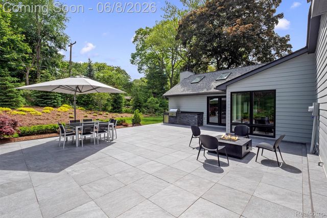 3885 Oakland Drive, Bloomfield Hills, MI 48301