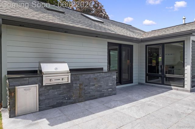 3885 Oakland Drive, Bloomfield Hills, MI 48301