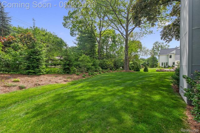 3885 Oakland Drive, Bloomfield Hills, MI 48301