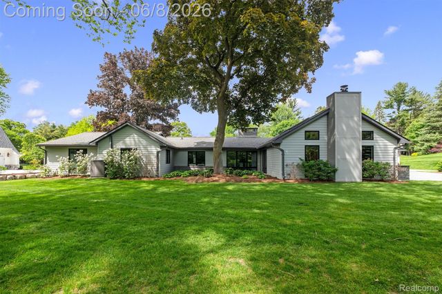 3885 Oakland Drive, Bloomfield Hills, MI 48301