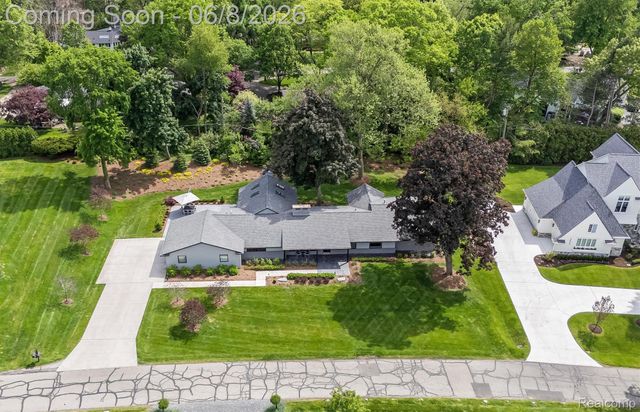 3885 Oakland Drive, Bloomfield Hills, MI 48301