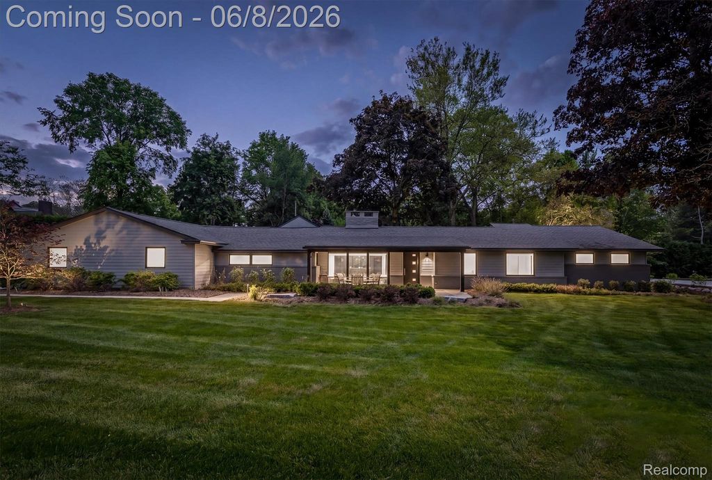 3885 Oakland Drive, Bloomfield Hills, MI 48301