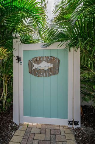 7691 COQUINA WAY, St Pete Beach, FL 33706