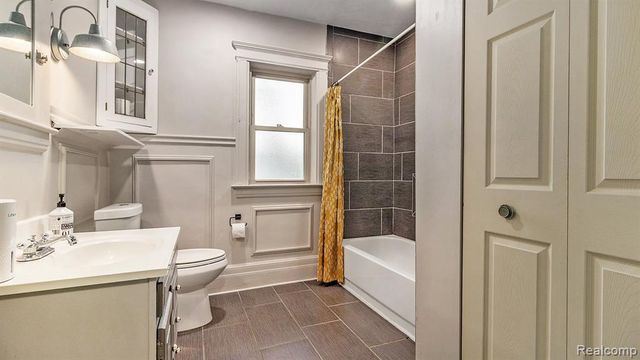 146 North Avenue, Mount Clemens, MI 48043