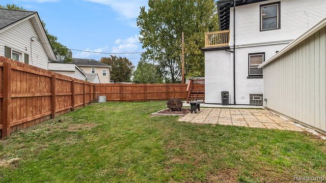 146 North Avenue, Mount Clemens, MI 48043