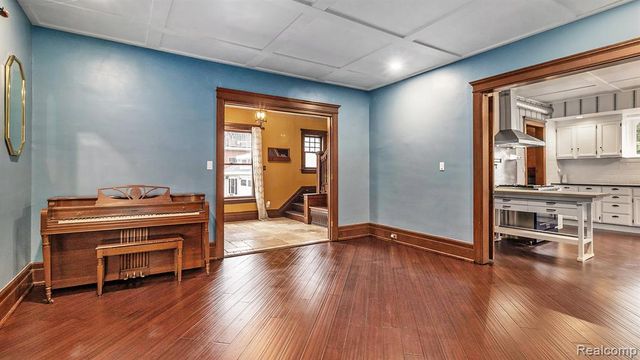 146 North Avenue, Mount Clemens, MI 48043