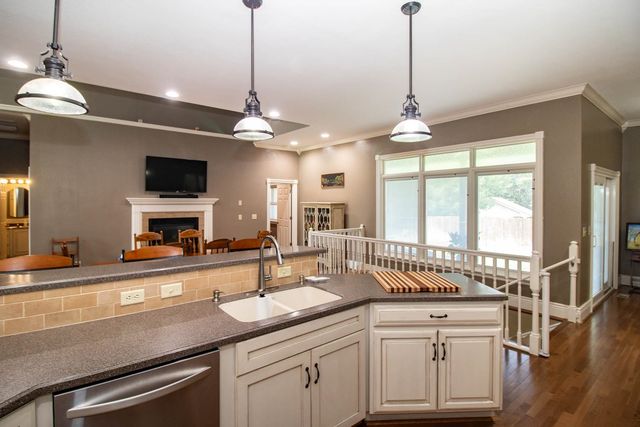 114 W Woodland Ct, Mulvane, KS 67110
