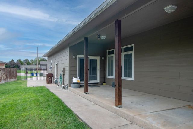 114 W Woodland Ct, Mulvane, KS 67110