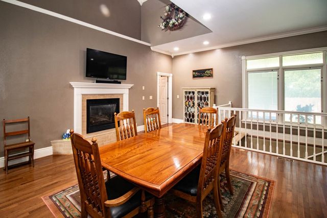 114 W Woodland Ct, Mulvane, KS 67110