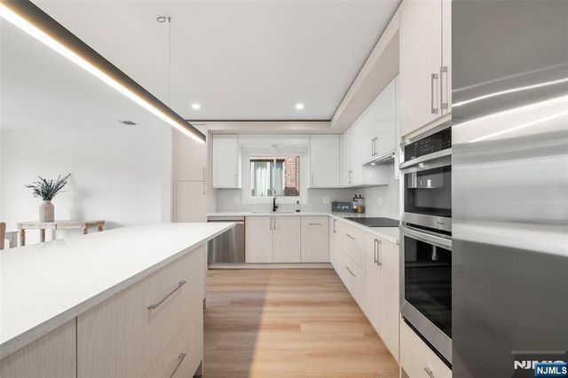 220 8th Street, Palisades Park, NJ 07650