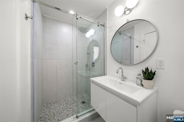 220 8th Street, Palisades Park, NJ 07650