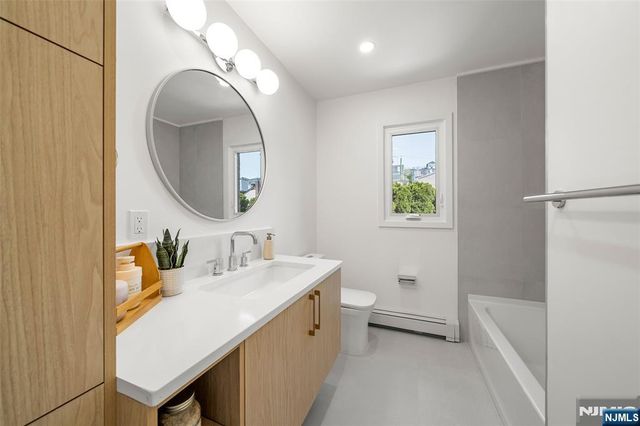 220 8th Street, Palisades Park, NJ 07650