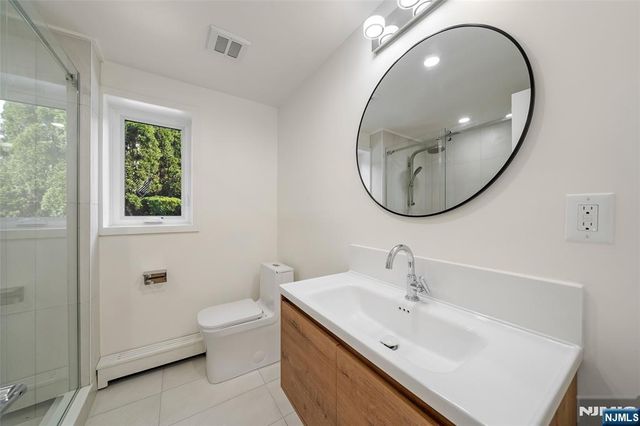 220 8th Street, Palisades Park, NJ 07650