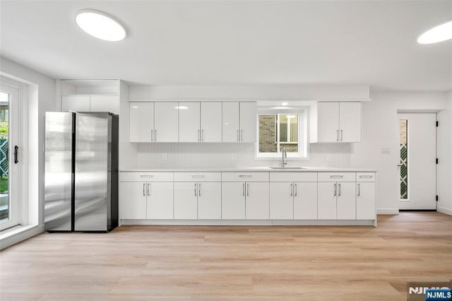 220 8th Street, Palisades Park, NJ 07650