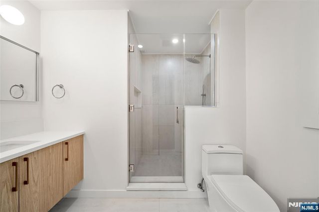 220 8th Street, Palisades Park, NJ 07650