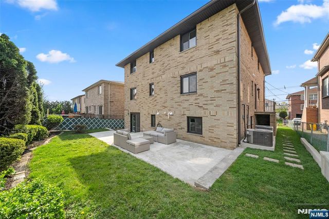 220 8th Street, Palisades Park, NJ 07650