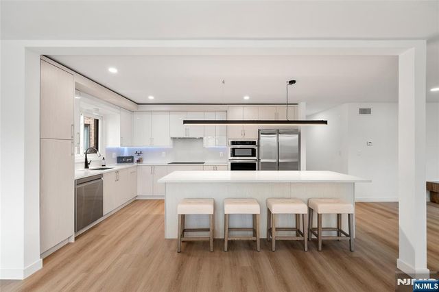 220 8th Street, Palisades Park, NJ 07650